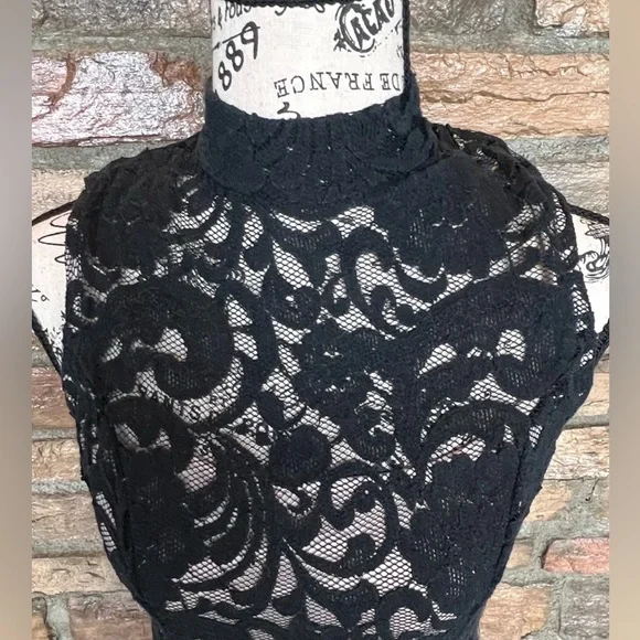 Monteau Lace style Dress with Lining - Picture 12 of 16